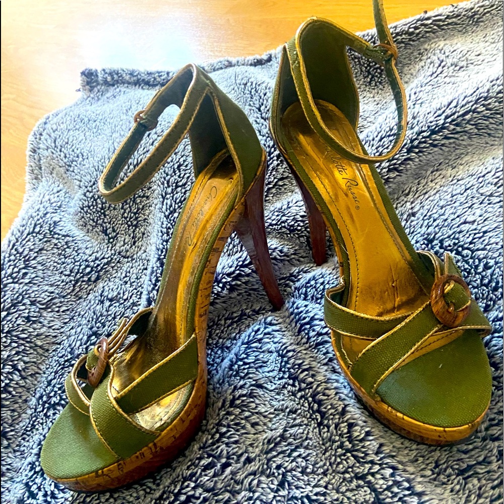 Hunter green heels with cork and wood detail.